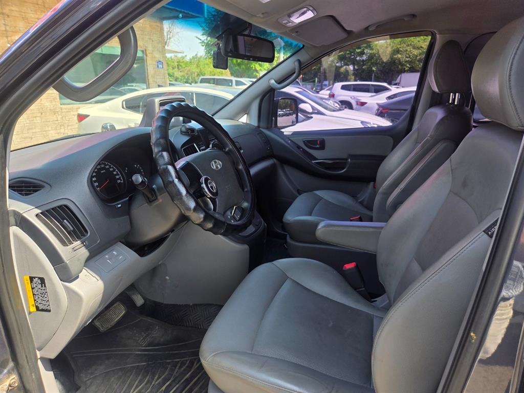 HYUNDAI Starex - Vista 8
