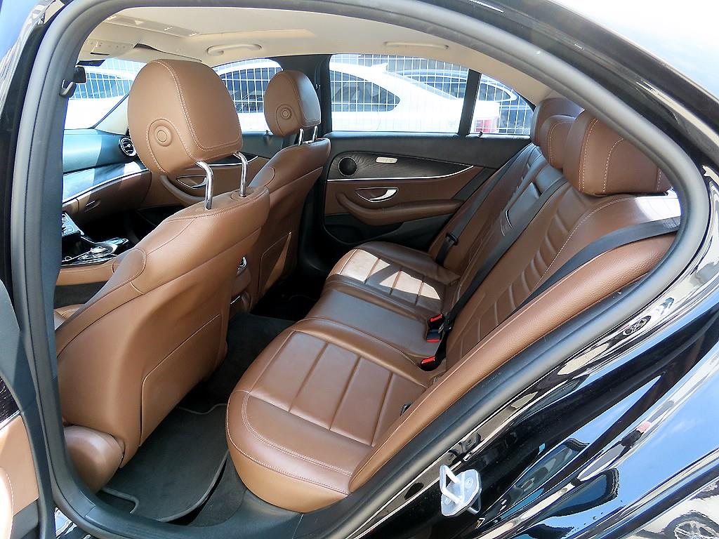 Mercedes Benz E class - Vista 8