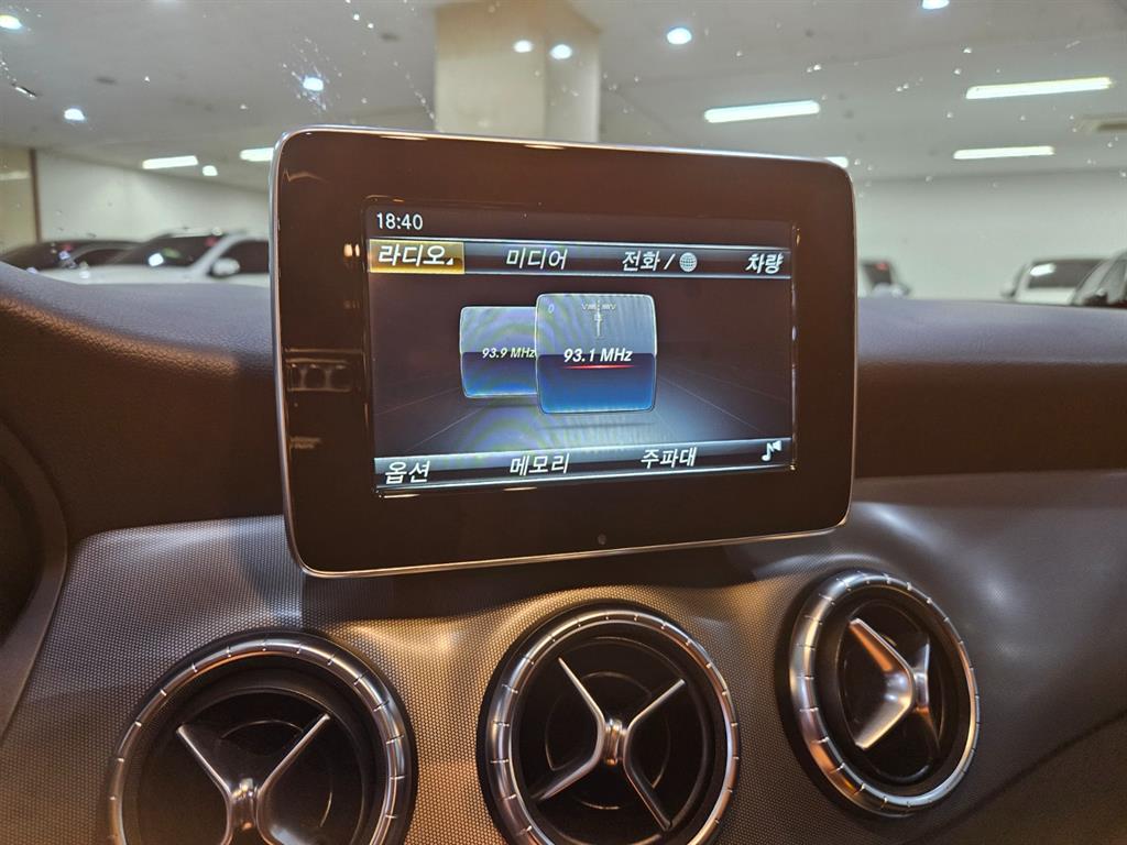 Mercedes Benz CLA Class 2018 Blanco - Importación desde Corea - HF Imports Iquique - Foto 15