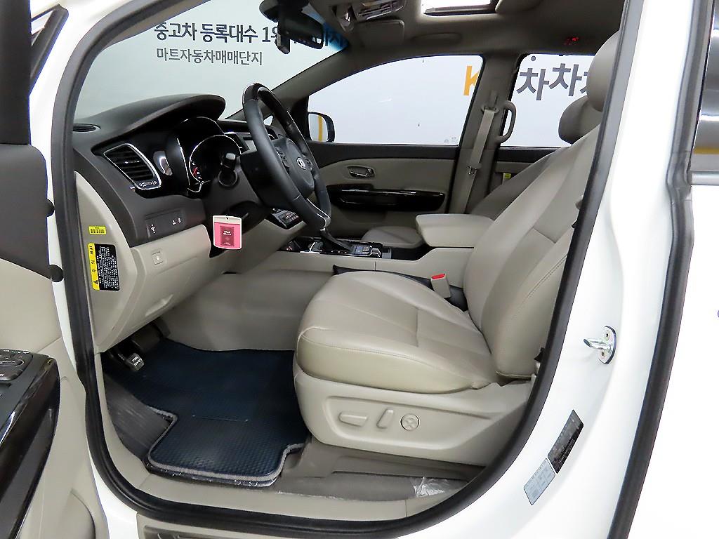 KIA Carnival - Vista 7