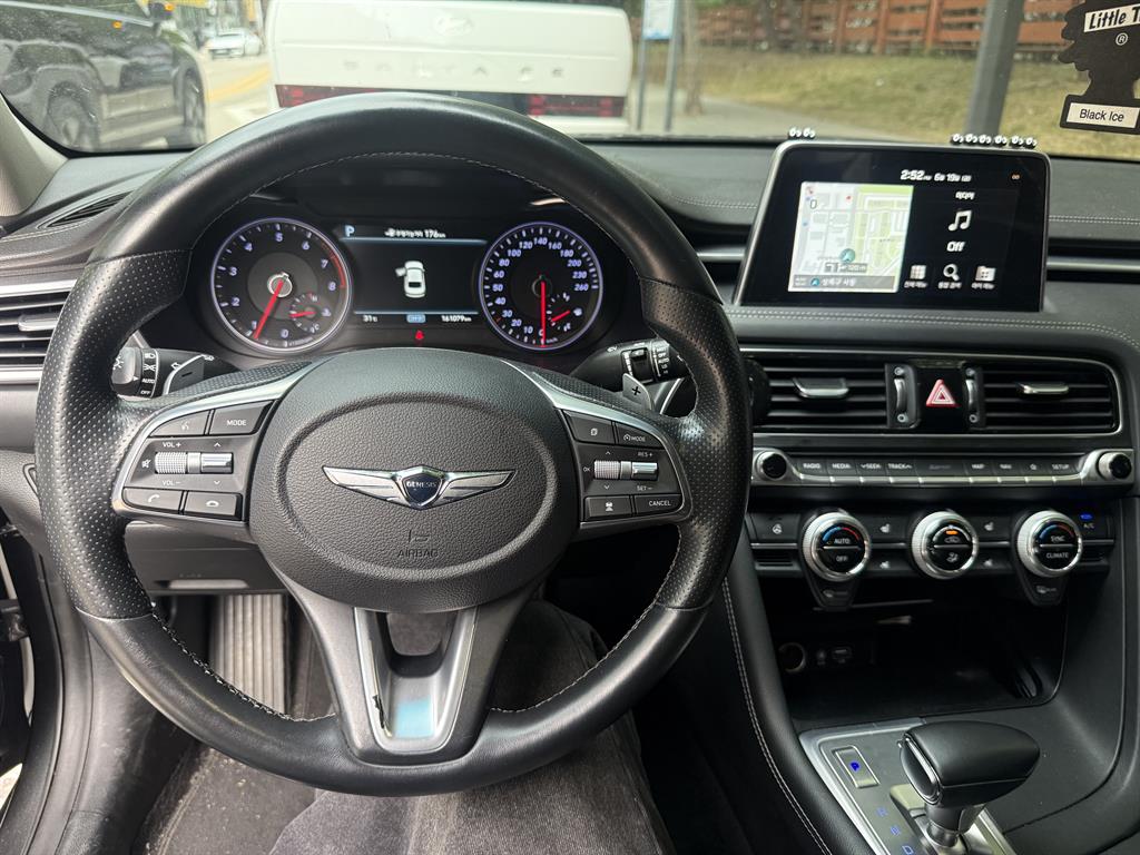 Genesis G70 - Vista 12