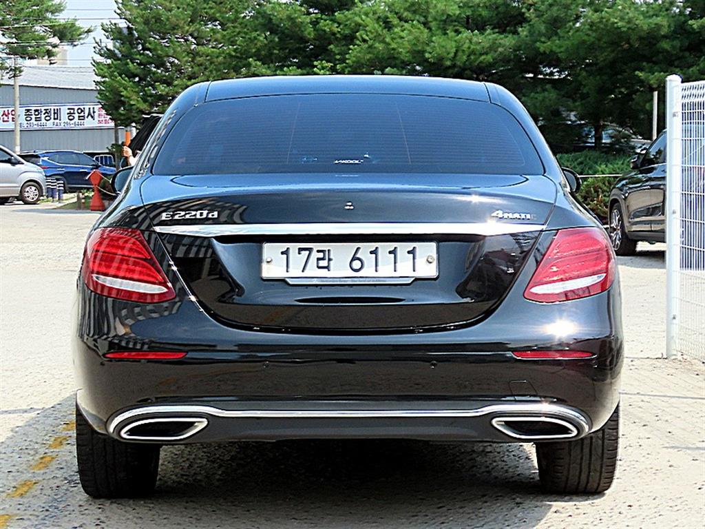 Mercedes Benz E class - Vista 6