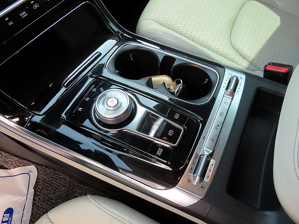 KIA Carnival - Vista 12