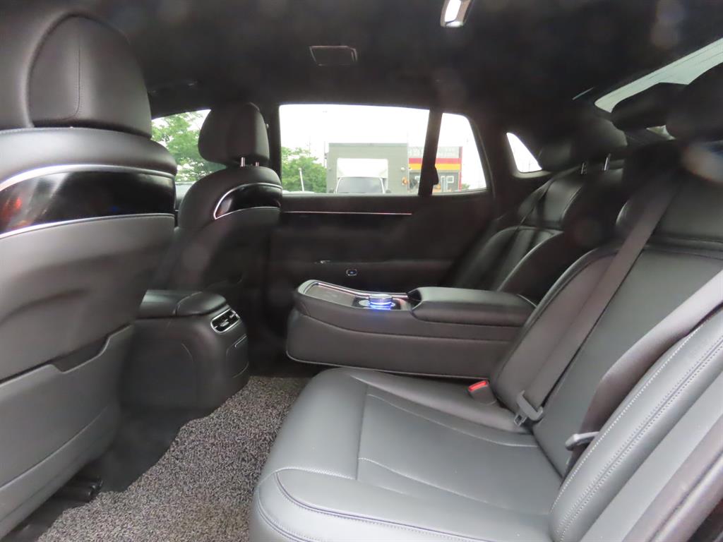 Genesis G90 - Vista 8