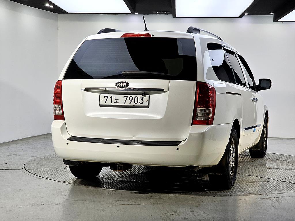 KIA Carnival - Vista 3