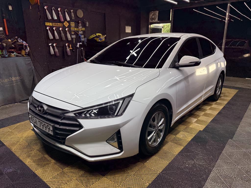 HYUNDAI Avante - Vista 3