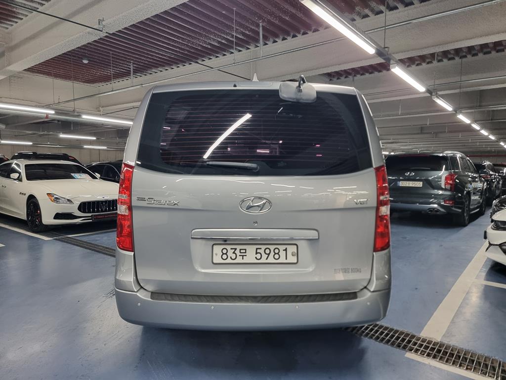 HYUNDAI Starex - Vista 3