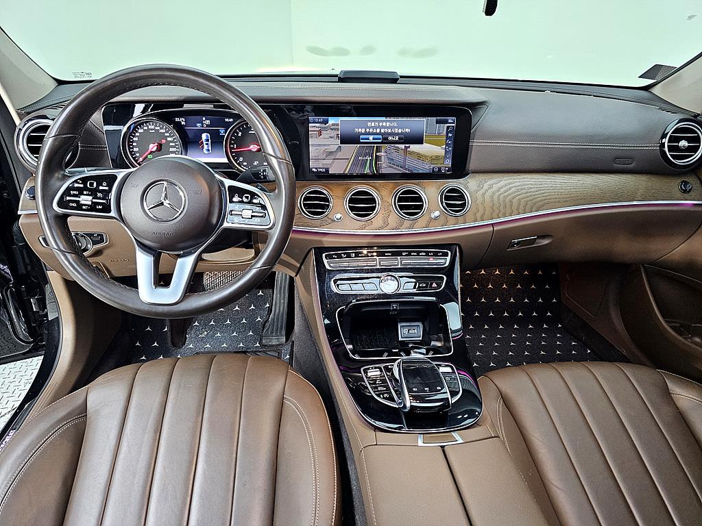 Mercedes Benz E class - Vista 7