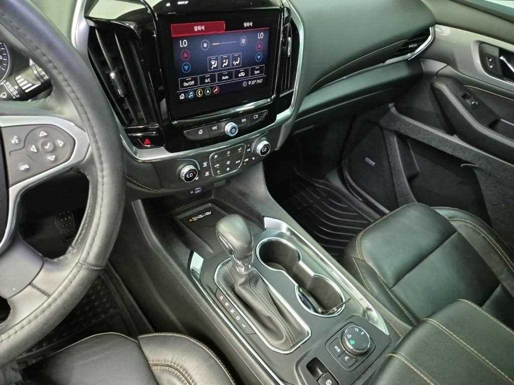 Chevrolet Travers - Vista 12