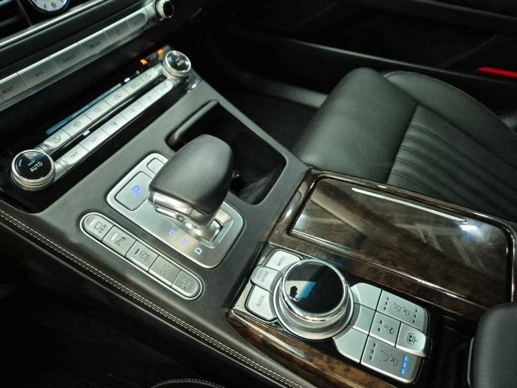 Genesis G90 - Vista 10