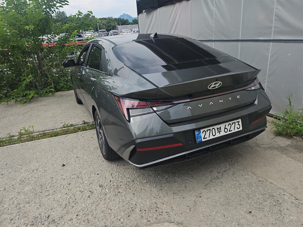 HYUNDAI Avante - Vista 2
