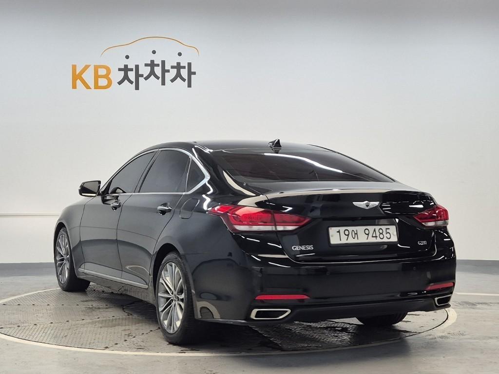 HYUNDAI Genesis - Vista 2