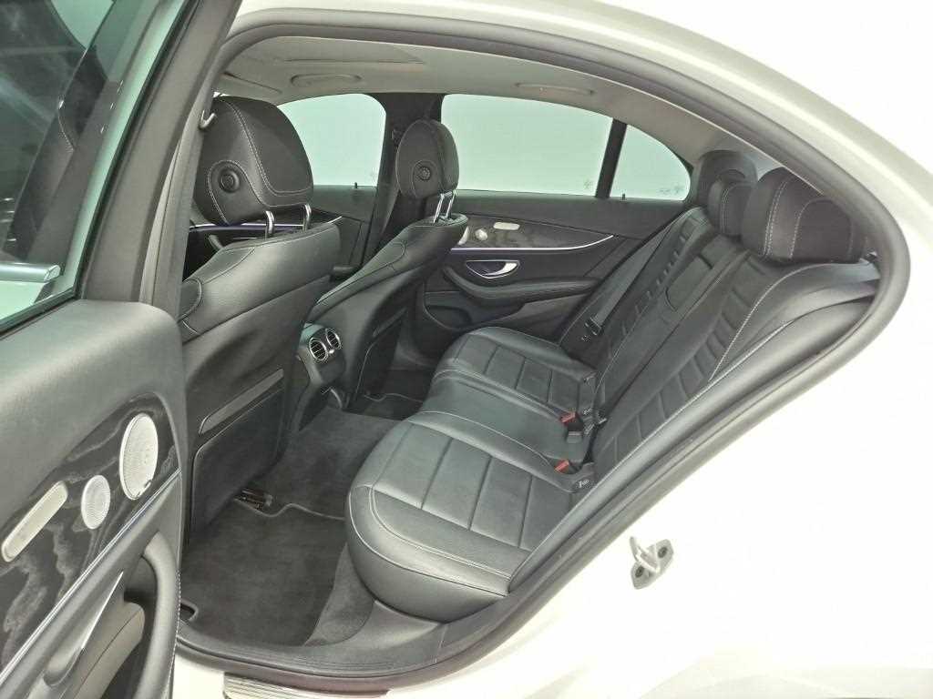 Mercedes Benz E class - Vista 12