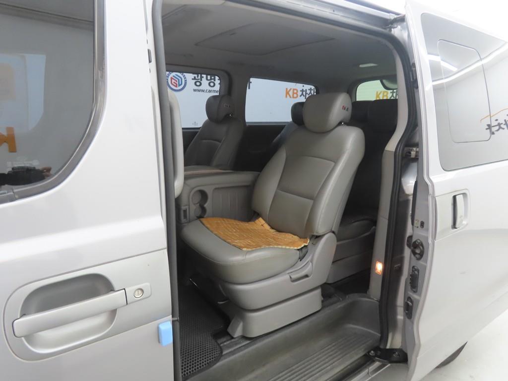 HYUNDAI Starex - Vista 8