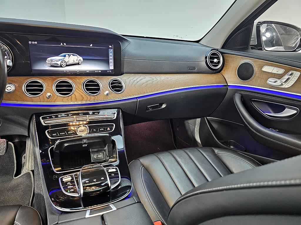 Mercedes Benz E class - Vista 12