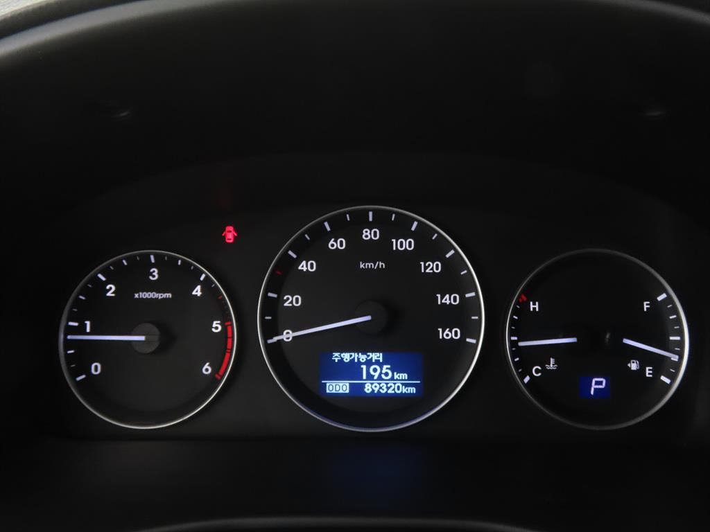 HYUNDAI Starex - Vista 12