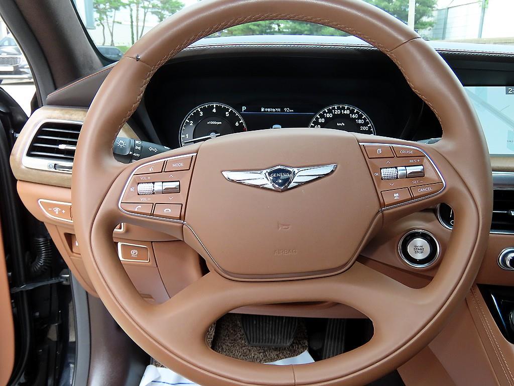 Genesis G90 - Vista 10