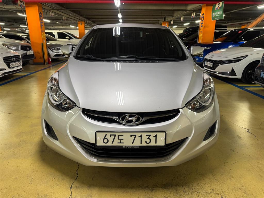 HYUNDAI Avante - Vista 2