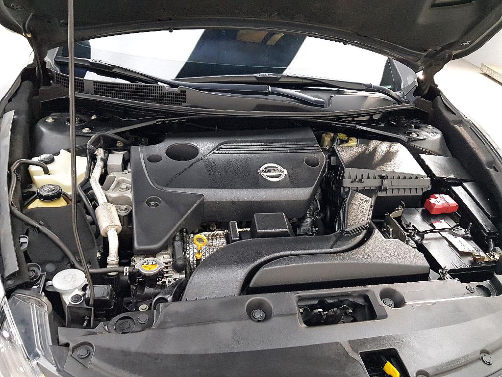 Nissan Altima - Vista 8
