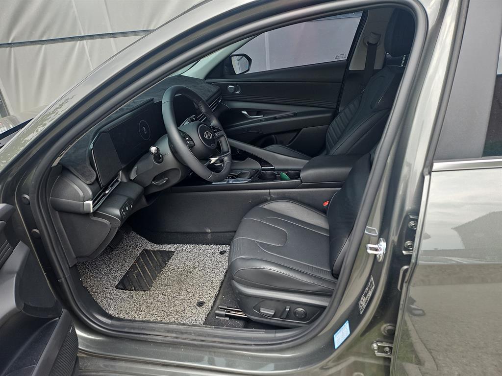 HYUNDAI Avante - Vista 3