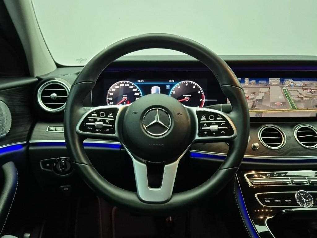 Mercedes Benz E class - Vista 9