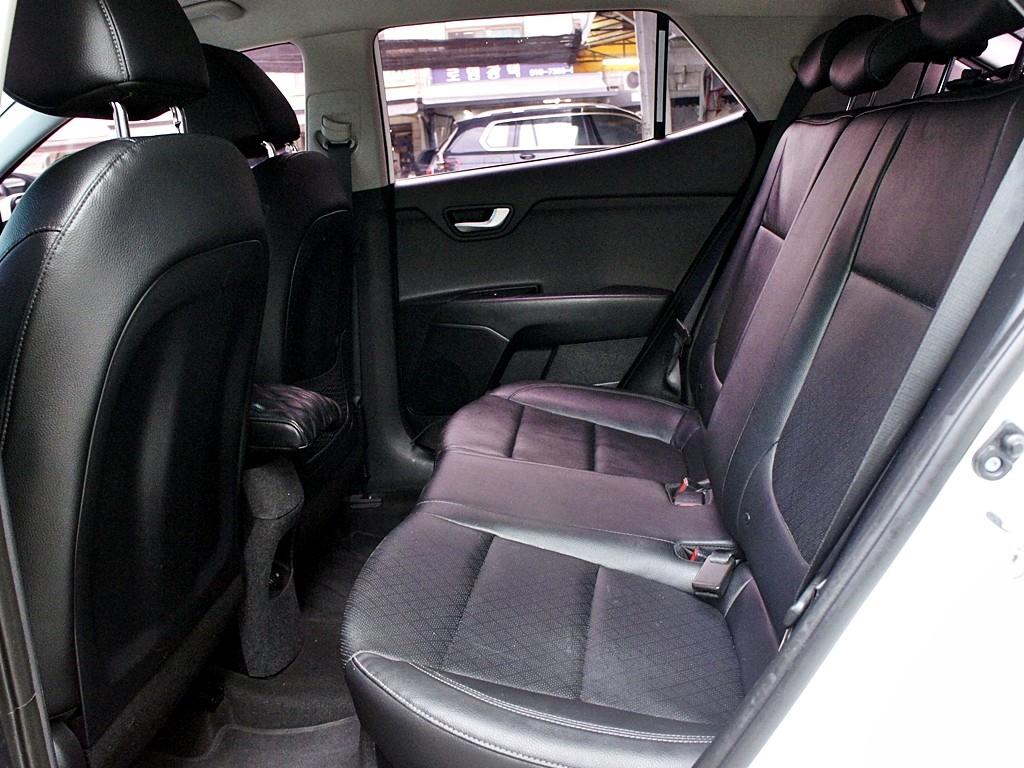 KIA Stonic - Vista 8