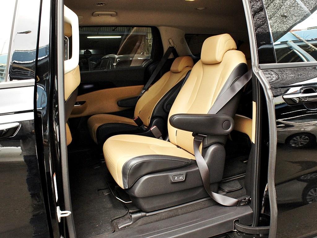 KIA Carnival - Vista 8