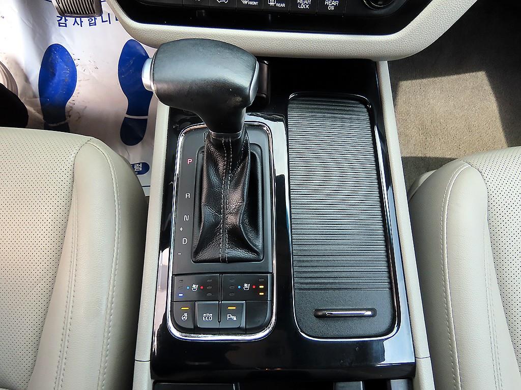 KIA Carnival - Vista 12