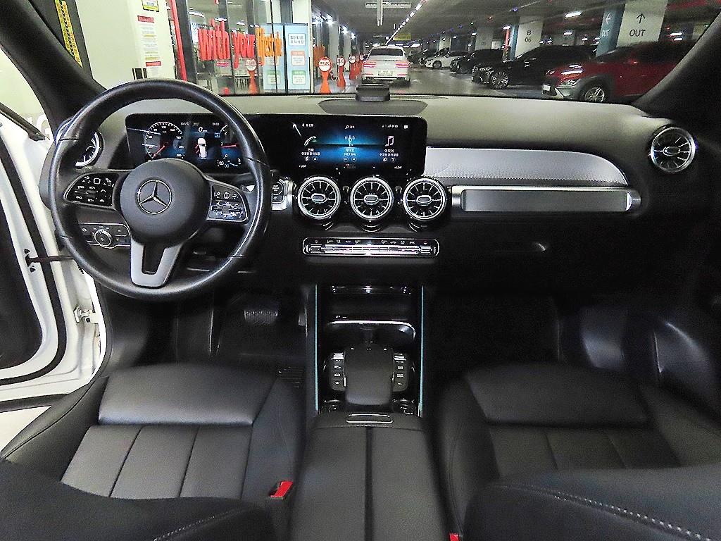 Mercedes Benz GLB Class - Vista 12