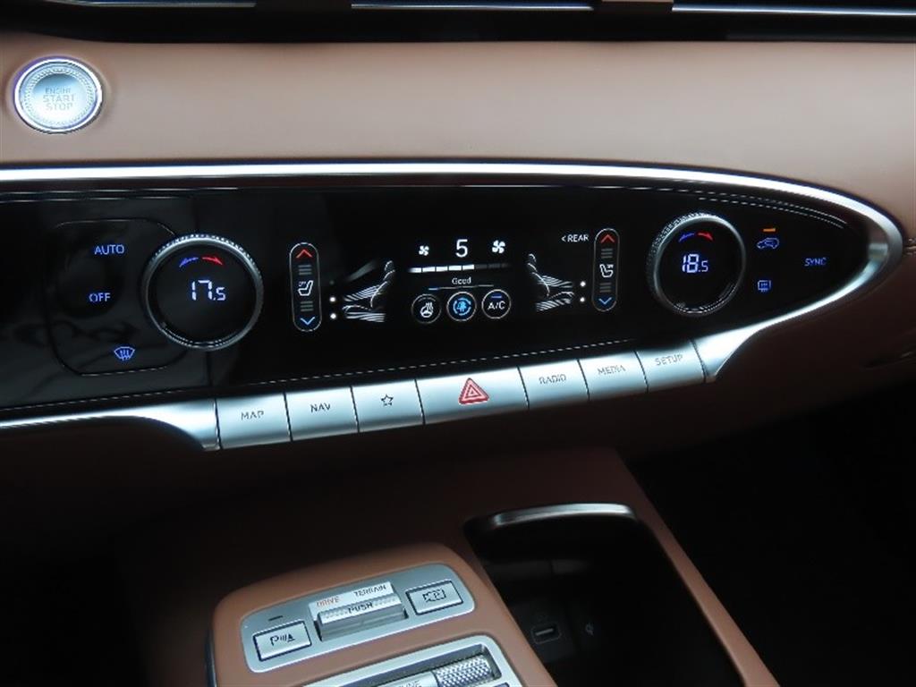 Genesis GV70 - Vista 9