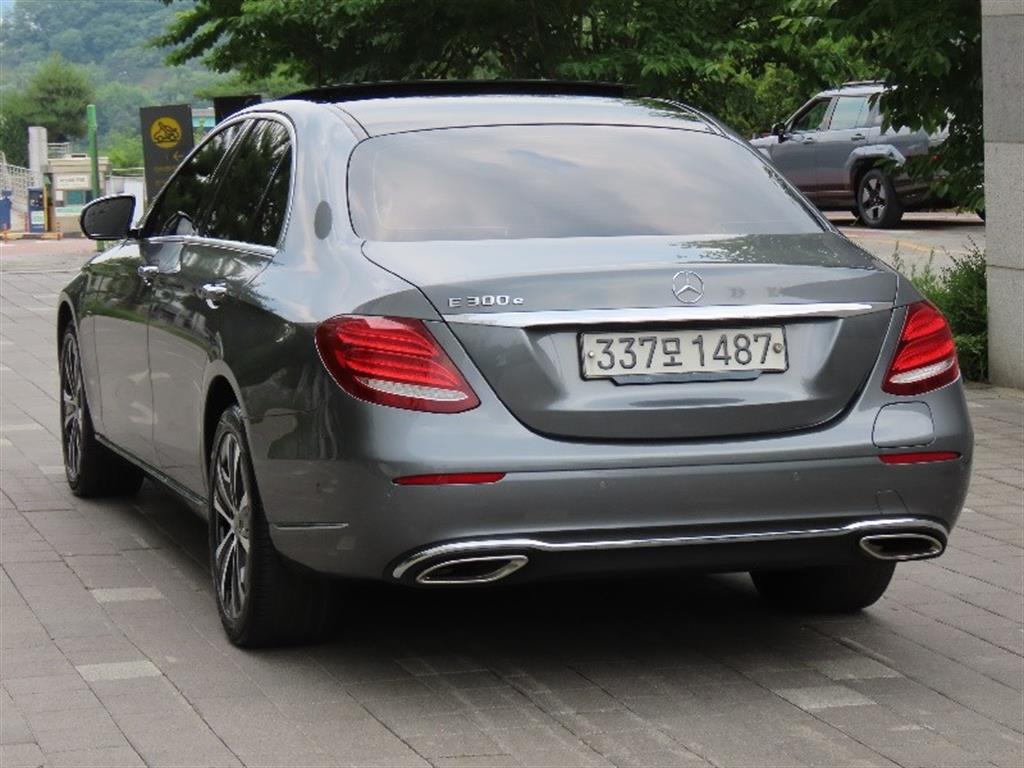 Mercedes Benz E class - Vista 6