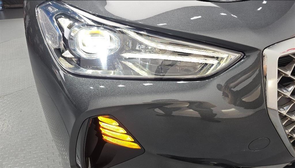 Genesis G70 - Vista 8