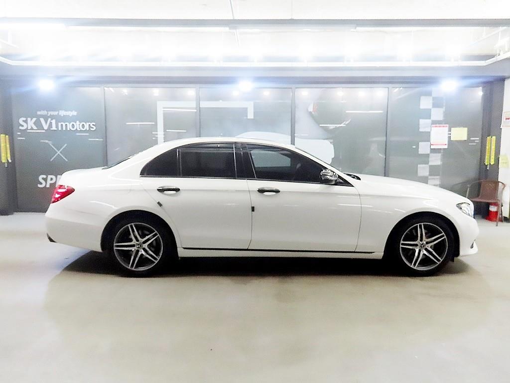 Mercedes Benz E class - Vista 3