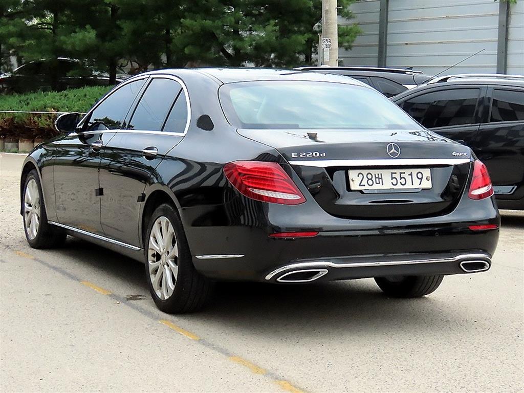 Mercedes Benz E class - Vista 3