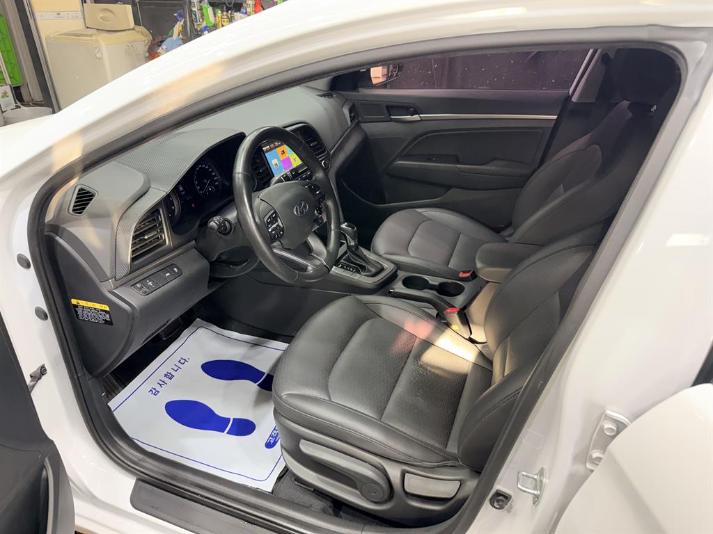 HYUNDAI Avante - Vista 9