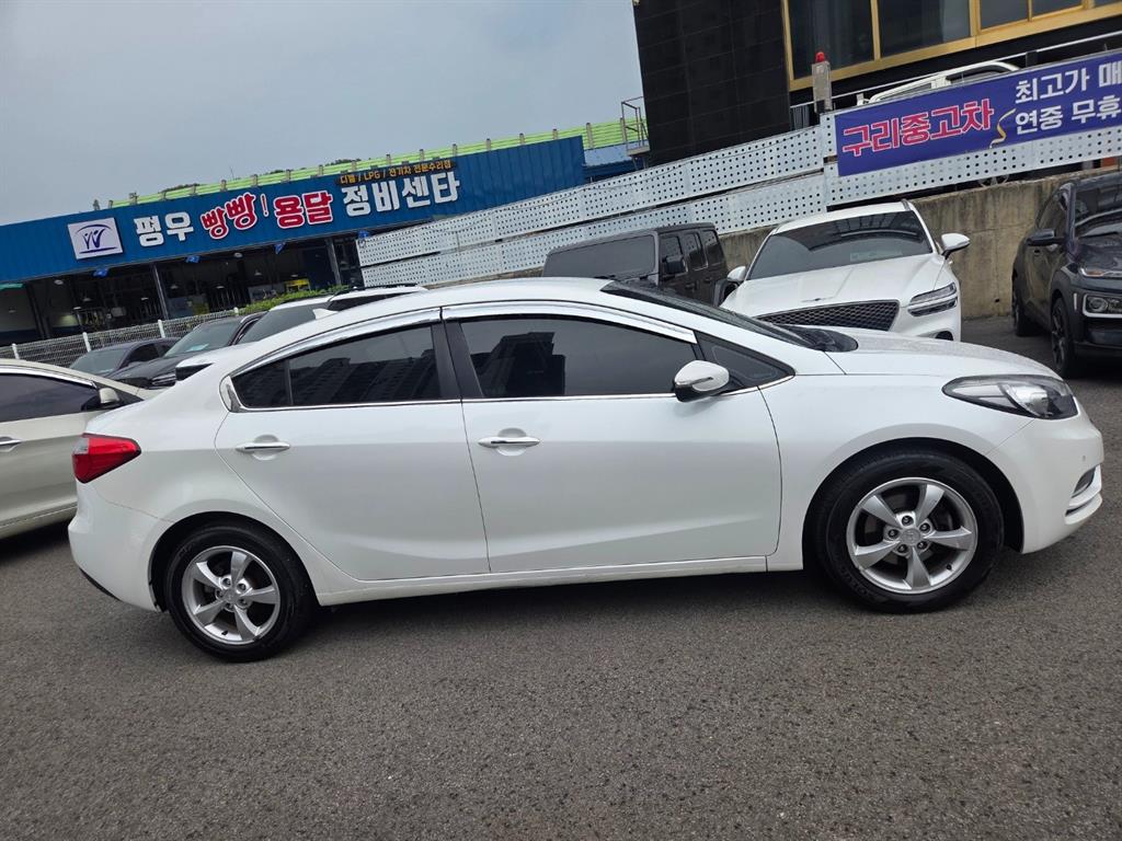 KIA K3 - Vista 6