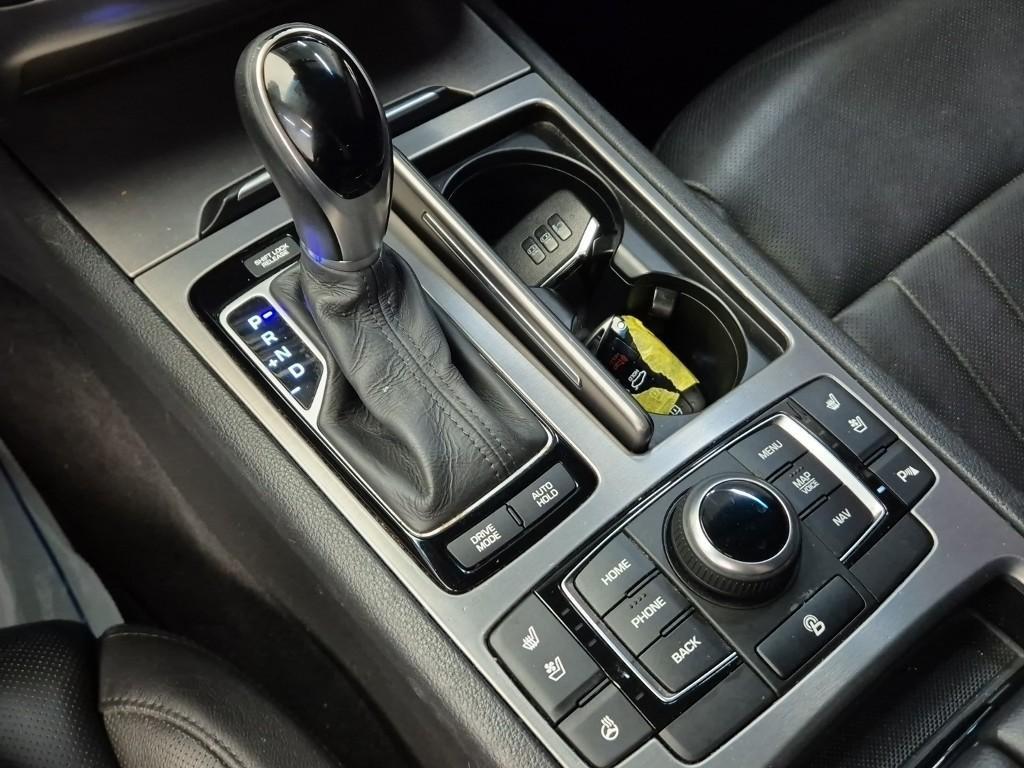 HYUNDAI Genesis - Vista 10
