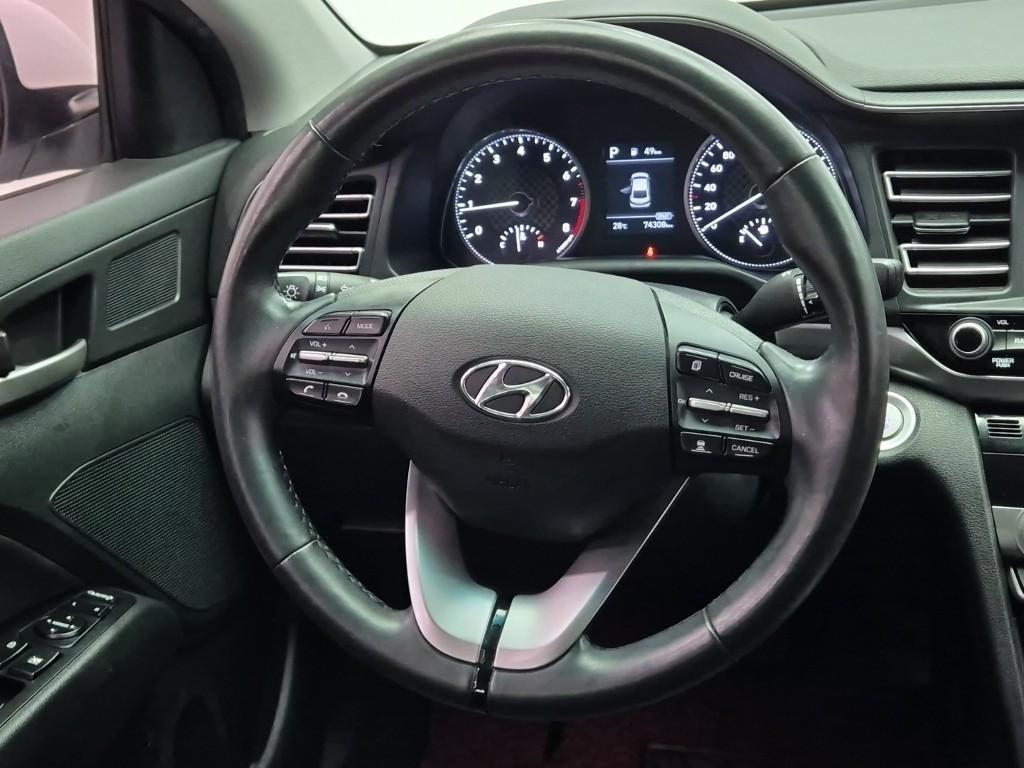 HYUNDAI Avante - Vista 11