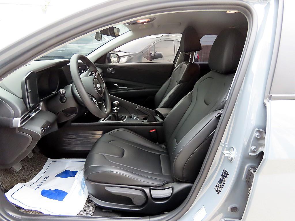 HYUNDAI Avante - Vista 7