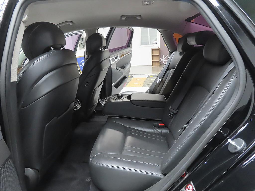 HYUNDAI Genesis - Vista 11