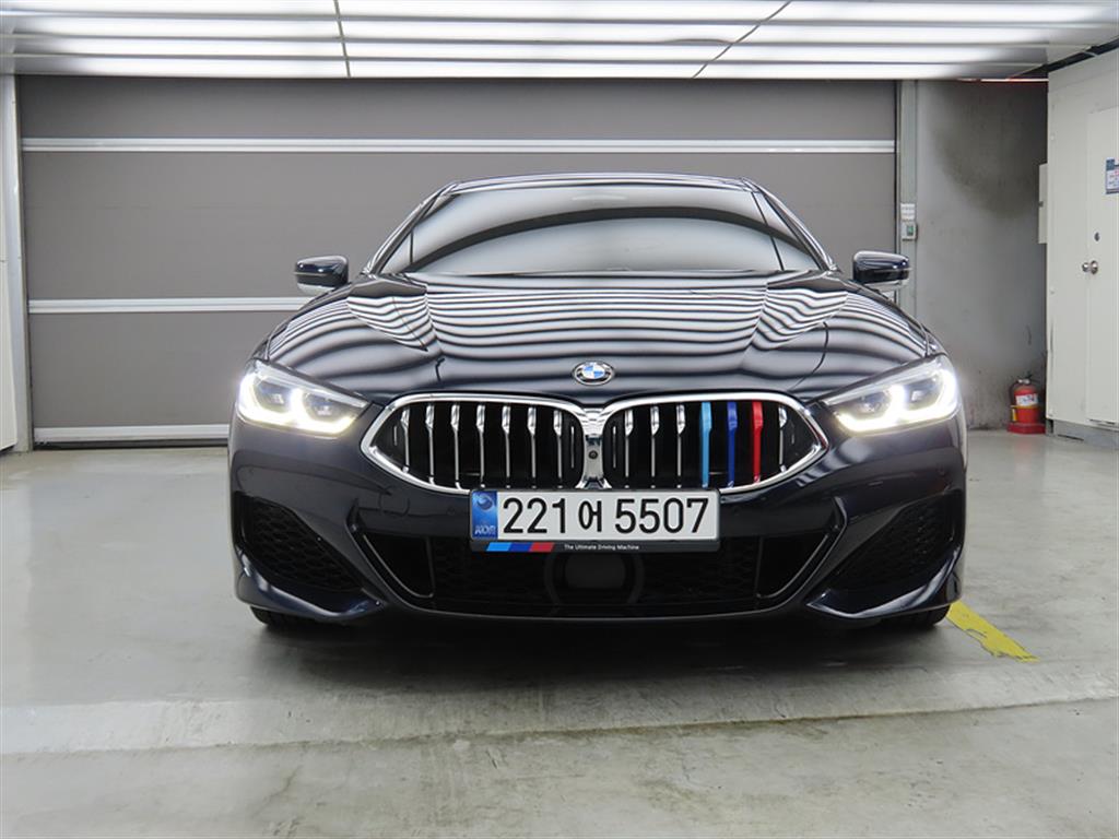 BMW 8 Series - Vista 2