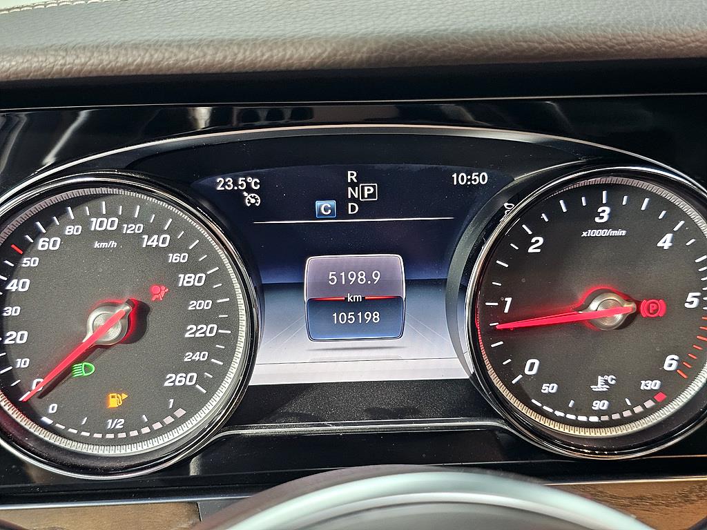 Mercedes Benz E class - Vista 9