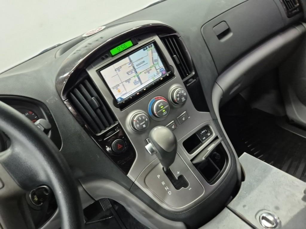 HYUNDAI Starex - Vista 12