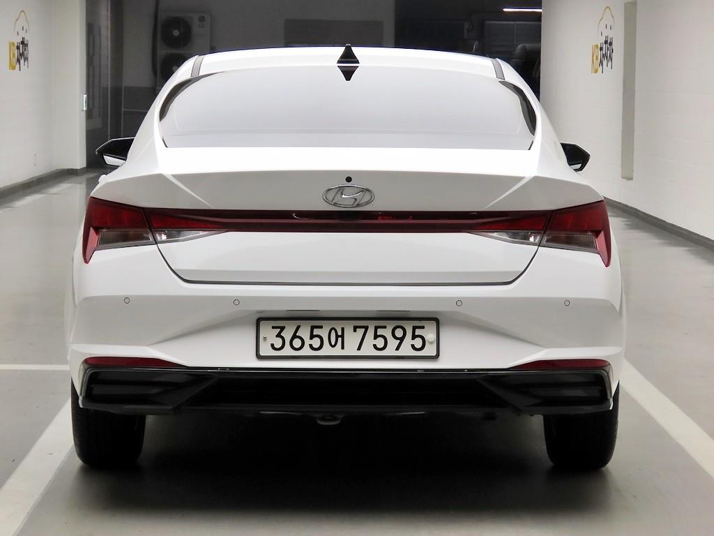 HYUNDAI Avante - Vista 3