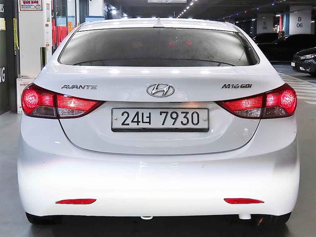 HYUNDAI Avante - Vista 7