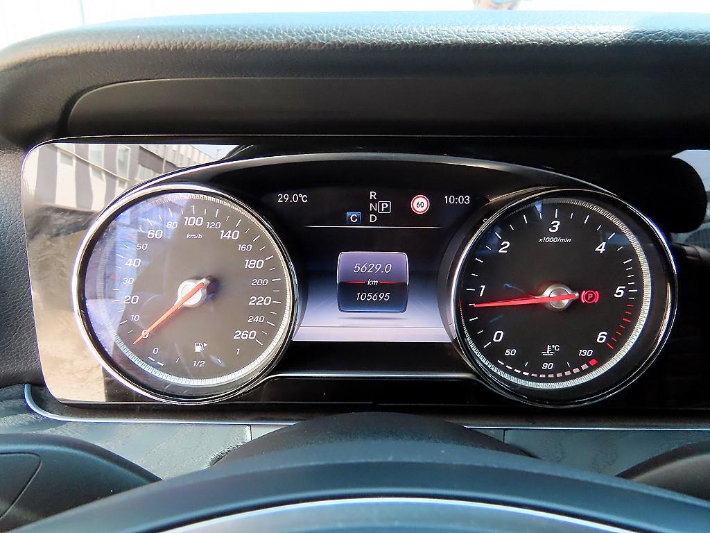 Mercedes Benz E class - Vista 11