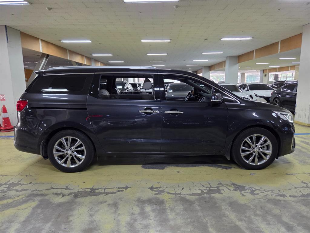 KIA Carnival - Vista 7