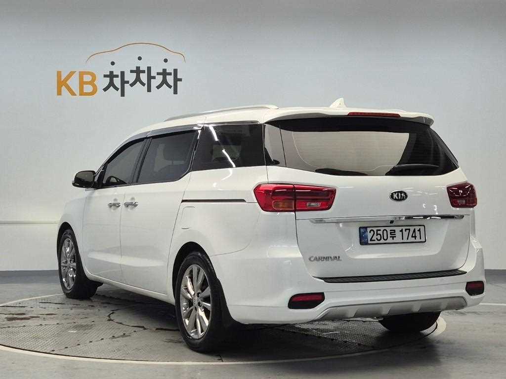 KIA Carnival - Vista 2