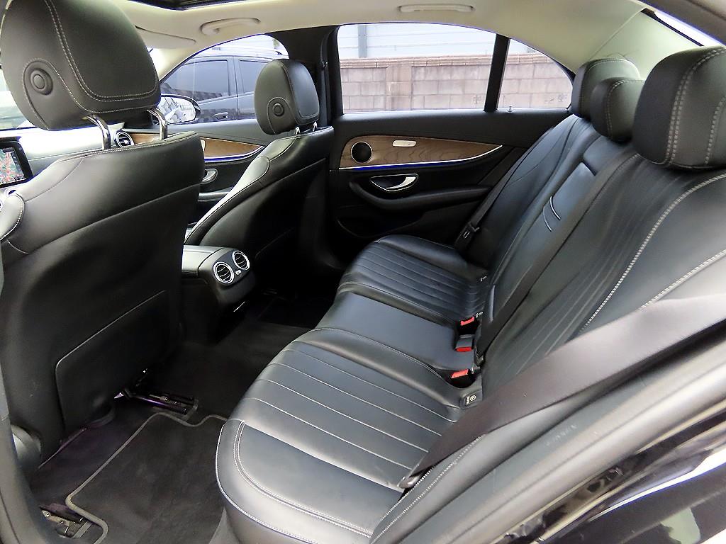 Mercedes Benz E class - Vista 8