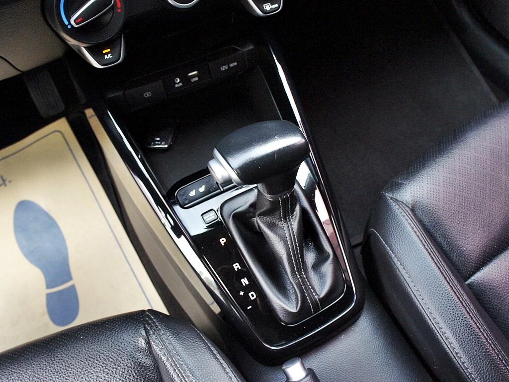 KIA Stonic 2019 Blanco - Importación desde Corea - HF Imports Iquique - Foto 13